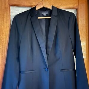 Covington Women's Elegant Black Suit Jacket
